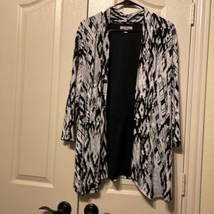 Roz & Ali open peplum lightweight jacket size 3x lined in back in black